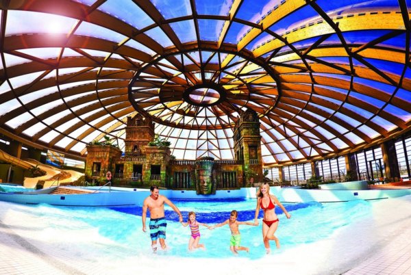 AW_hullam_panorama_csalad_3_300dpi_Small